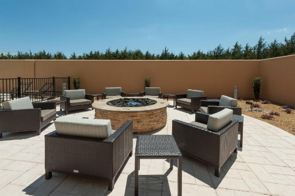 Courtyard by Marriott Ardmore image 12